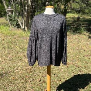 Rafaella Black w/Gray Long Bishop Sleeves Top Size Large